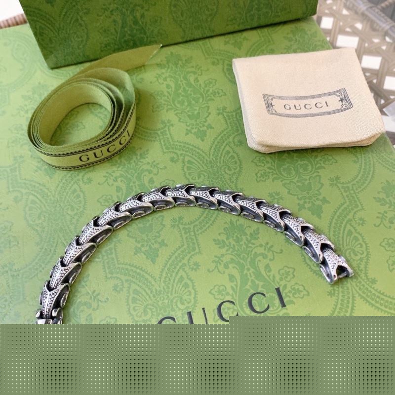 G*u*i bracelets